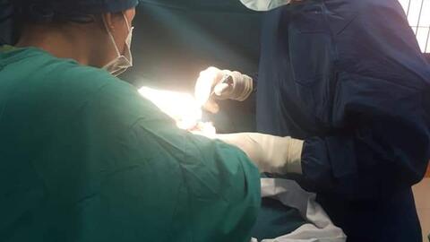 Bệnh viện ĐKKV Tiểu Cần thực hiện ca mổ thoát vị bẹn